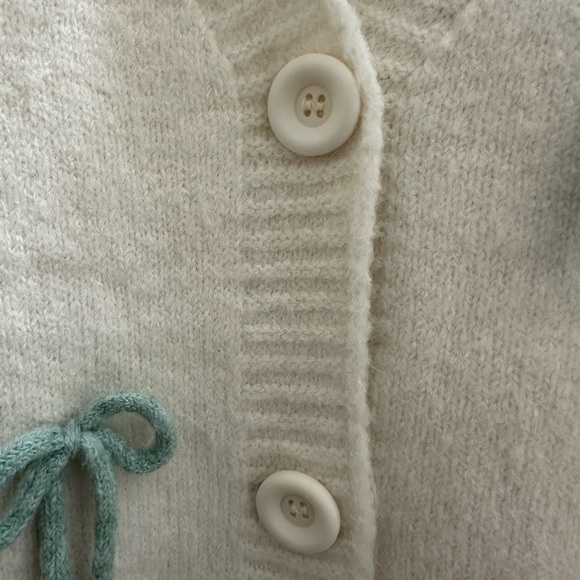 Luna Ivy Women's White Sweater with Colorful Bow Accents Sz M - Picture 3 of 8